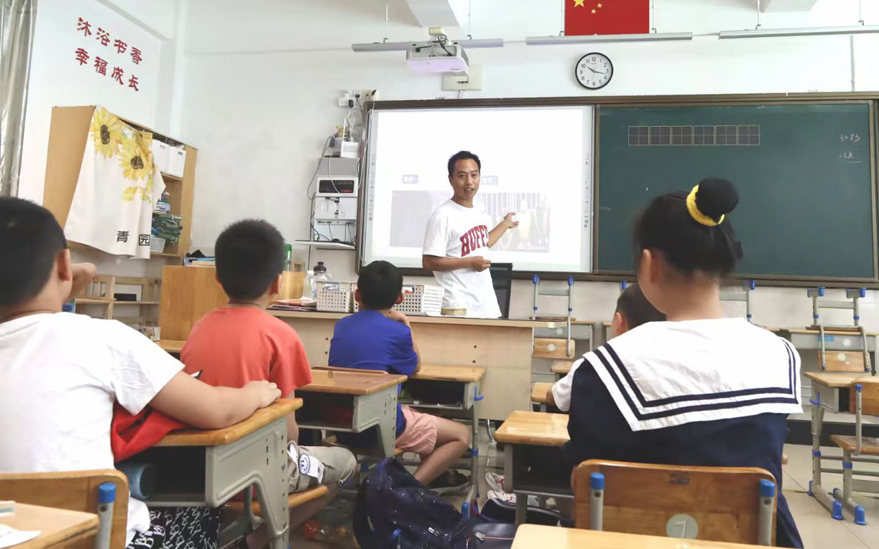 阿荣旗钟公庙中心小学