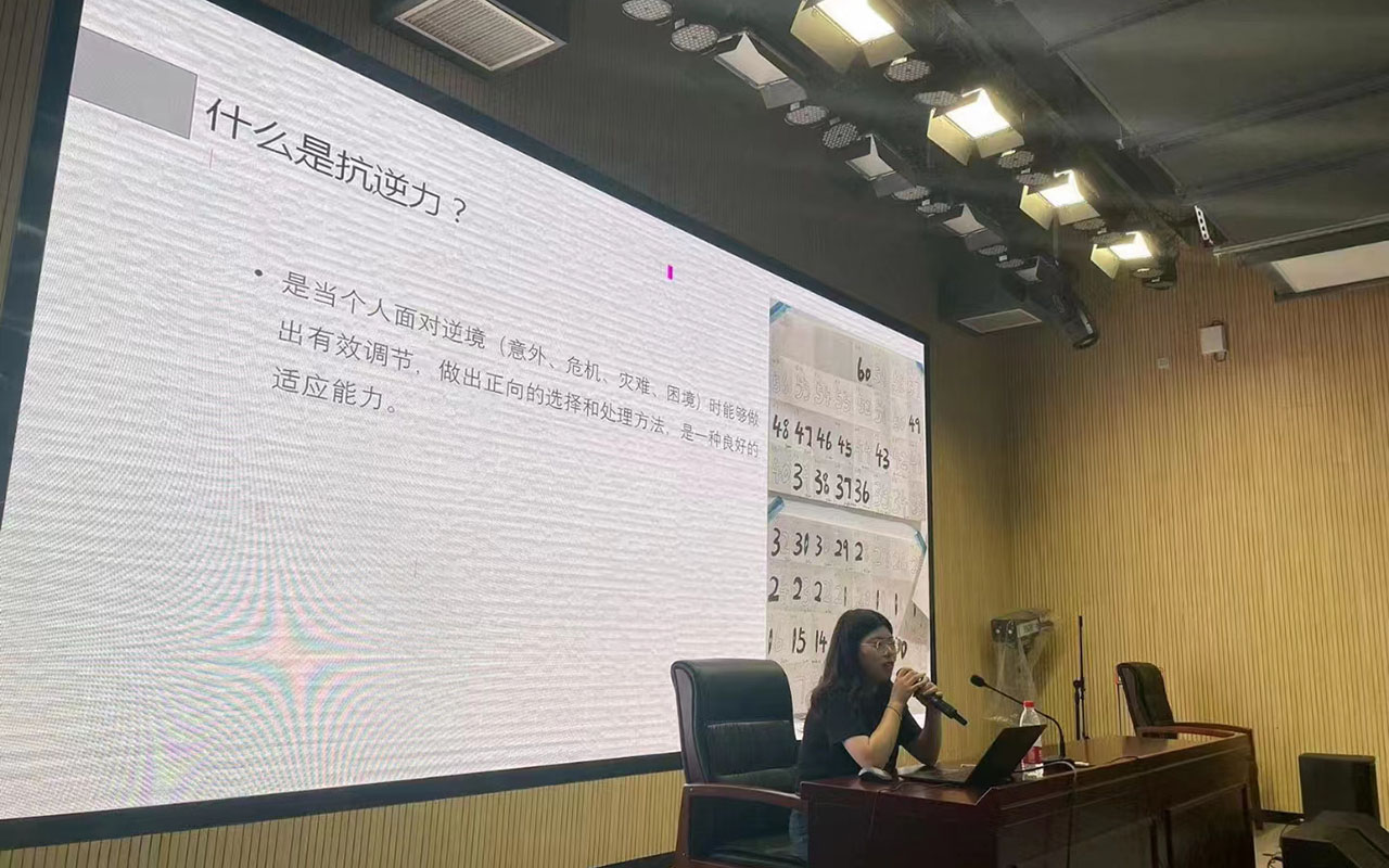 阿荣旗董玉娣中学